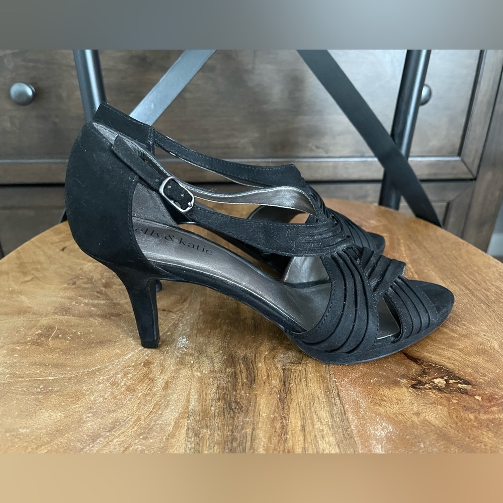 Kelly & Katie dress heels Sz 8.5M